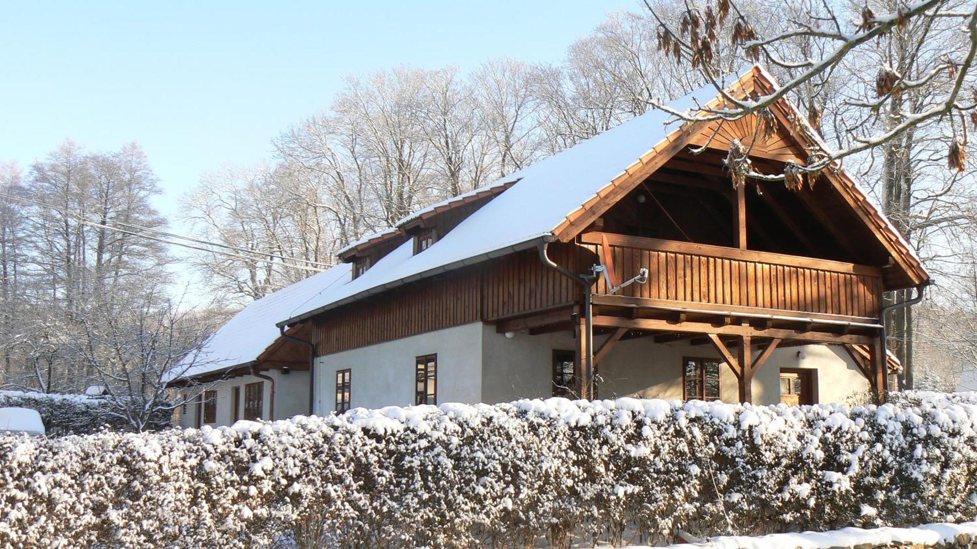 Apartmany Cerveny Dvur Chvalsiny Exterior photo