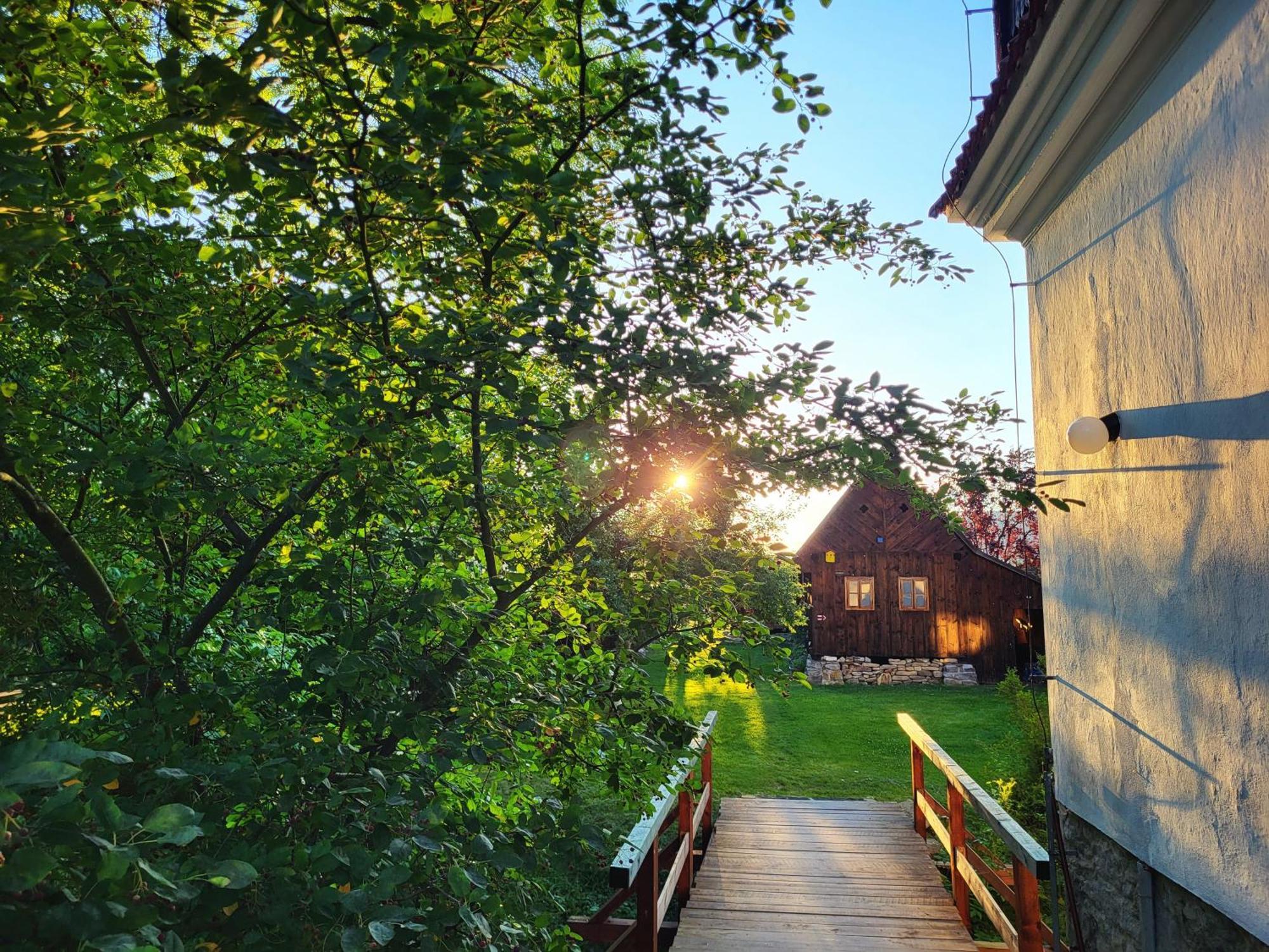 Apartmany Cerveny Dvur Chvalsiny Exterior photo
