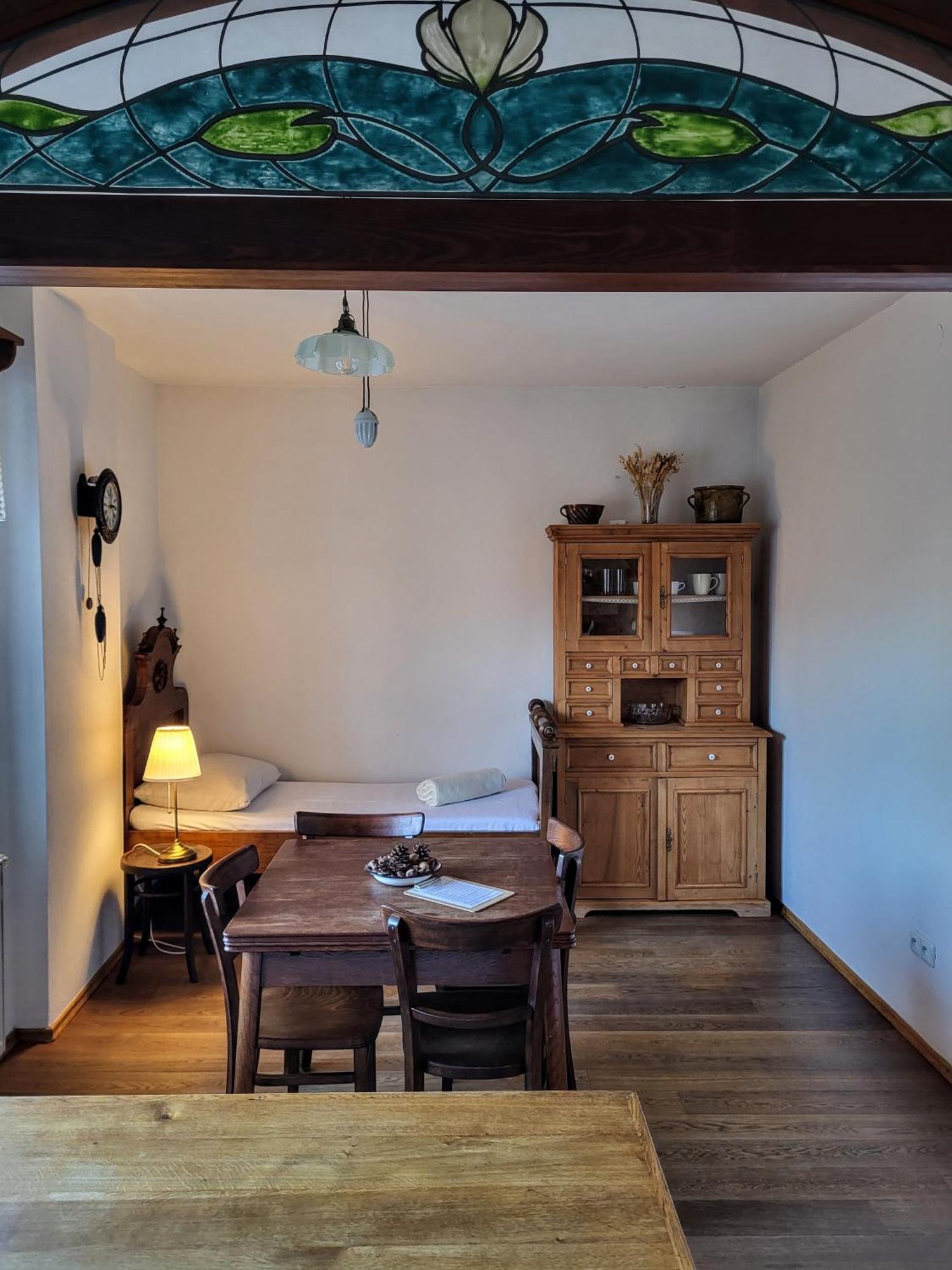 Apartmany Cerveny Dvur Chvalsiny Exterior photo